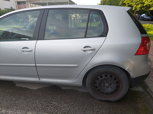 Volkswagen Golf V 1.6 BSE (75 kW), 2007, manuaal, remontimis (3 foto / 15)