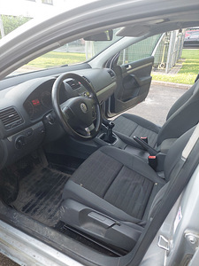 Volkswagen Golf V 1.6 BSE (75 kW), 2007, manuaal, remontimis (8 foto / 15)