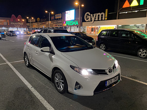Продам Toyota Auris 2014г. (10 фото из 11)