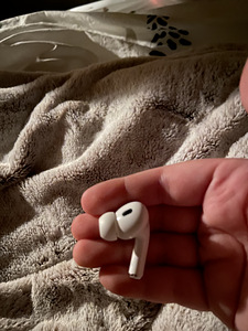 AirPods pro (3 фото из 5)