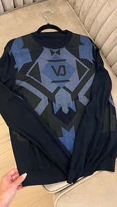 Versace kampsun ( 50% wool), seljas väga ilus (1 foto / 3)