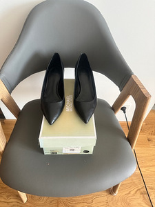 Naturaalsest nahast naiste kingad Michael Kors suurus 41 (1 foto / 5)