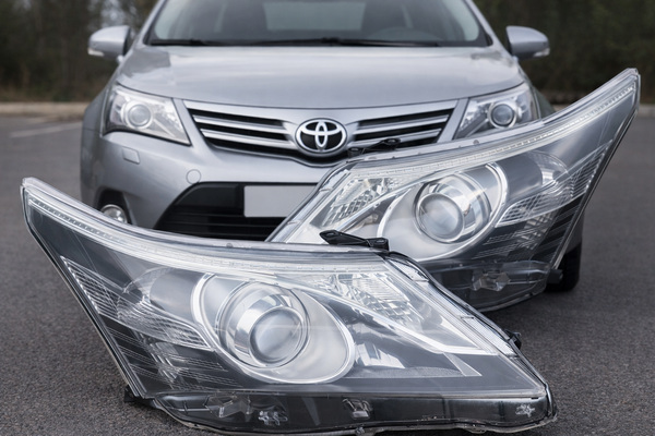 Esituled / Toyota Avensis 2012-2015 esituled