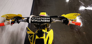 Кросс мотоцикл Suzuki RM 85 (4 фото из 5)