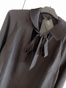 Черная блузка с воротником new guess