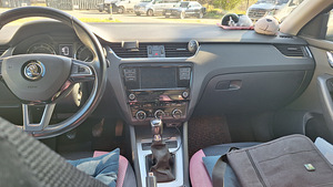 Продается Skoda Oktavia (10 фото из 10)