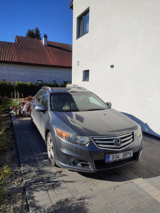 Honda accord (1 foto / 2)