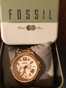 Fossil женские часы (1 фото из 2)