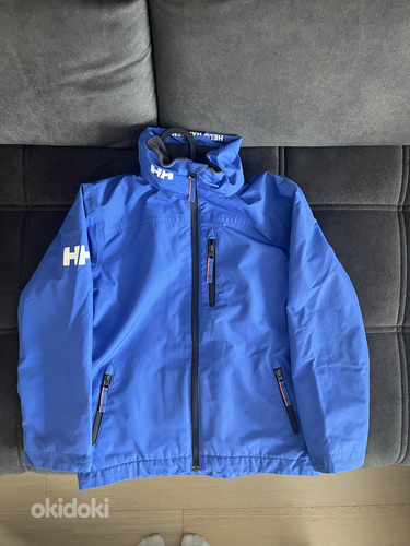 Продается осенняя/весенняя куртка Helly Hansen для мальчиков размера 140
