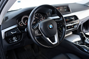 BMW 520x-Drive Black Shadow Line (7 foto / 10)