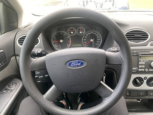 Ford Focus 2 2006 (6 foto / 14)