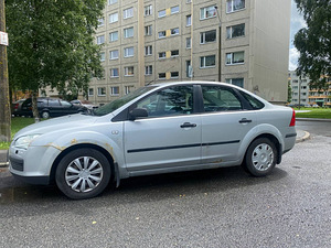 Ford Focus 2 2006 (3 foto / 14)