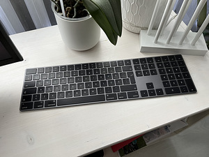Apple klaviatuur must koos numpadiga SWE (1 foto / 2)