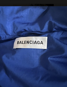 Balenciaga пуховик оригинал. (4 фото из 7)