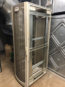 Серверный шкаф 42U Rack (1 фото из 7)