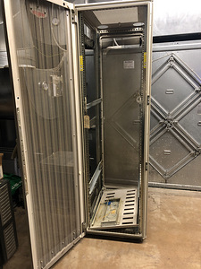 Серверный шкаф 42U Rack (6 фото из 7)