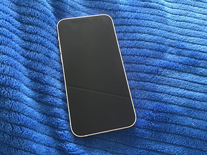 iPhone 12 64 белый (2 фото из 2)