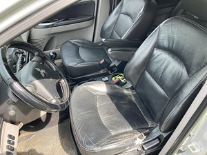 Mitsubishi Grandis, 2.0D, 100kW, manuaal, 7-kohta, varuosad! (6 foto / 10)