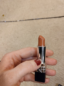 Помады Dior, Chanel, Clinique, Lancôme (10 фото из 10)