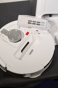 Diil! ECOVACS DEEBOT X1 OMNI koos lisa tarvikutega (4 foto / 10)