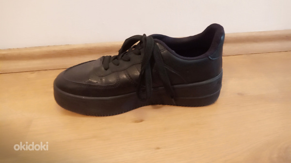Чёрные кроссовки 37 размер (фото #3)