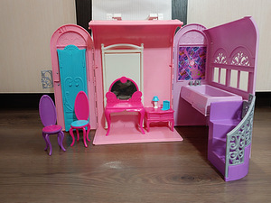Barbie maja, nukk ja riided