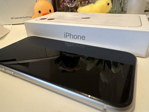 iPhone 11 64GB белый (3 фото из 8)
