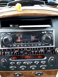Rover 75 (8 фото из 11)