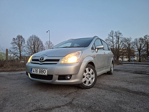 Toyota corolla verso (4 foto / 12)
