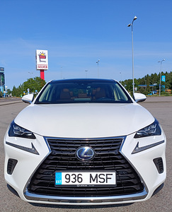 Lexus NX300h premium sõidus rendile