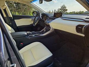 Bolt/Uber Comfort/ Premium Lexus NX300h (6 foto / 8)