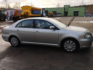 Продам Toyota Avensis 2005 (7 фото из 11)