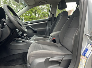 Volkswagen Golf (5 foto / 6)