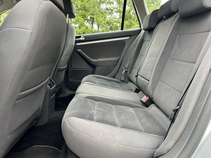 Volkswagen Golf (6 foto / 6)