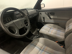 ‘89a VW Golf mk2 •ManhattanEdition• üv-06.24 (9 foto / 15)