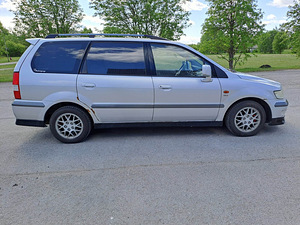 Mitsubishi Space Wagon (4 фото из 10)