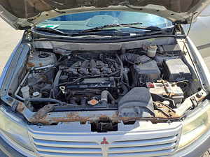 Mitsubishi Space Wagon (10 фото из 10)