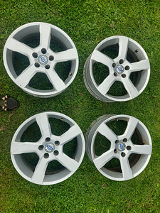 VOLVO R17 (1 foto / 2)
