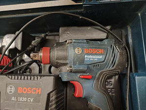Аккумуляторные дрели Bosch (2 фото из 3)