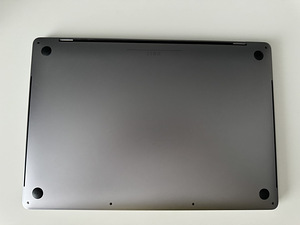 MacBook Pro 2019 16" Space Gray i9 / 16GB RAM / 1TB SSD (3 foto / 8)