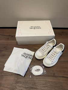 Naiste Alexander McQueen tossud (2 foto / 3)