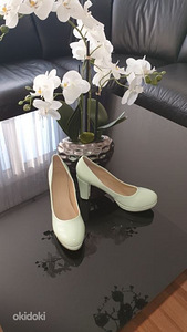 Новые удобные зеленые туфли