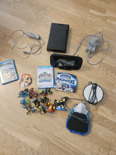 Nintendo Wii U 32GB + 3 Games
