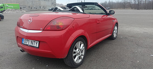 Opel Tigra Red Roadster (8 foto / 12)