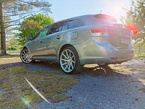 Toyota Avensis (10 foto / 11)