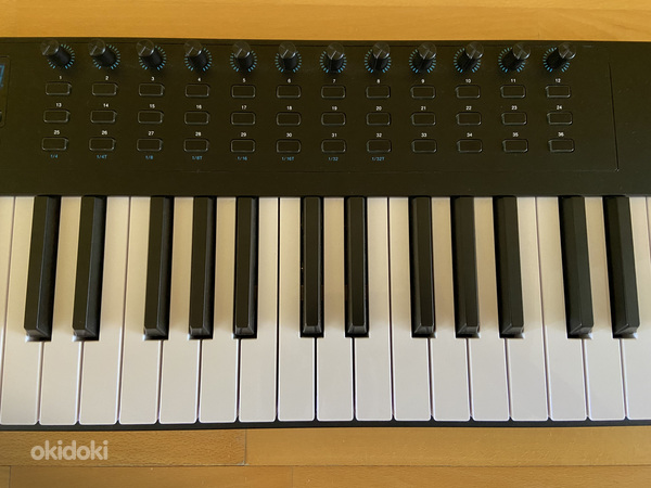 MIDI-пианино Alesis VI49 (фото #3)