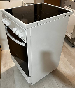 Väga heas korras Zanussi klaaskeraamiline elektripliit-ahi (7 foto / 7)