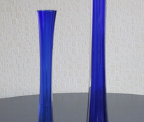 Высокая ваза из синего стекла
