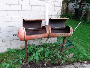 Isetehtud kahekohaline grill (1 foto / 3)