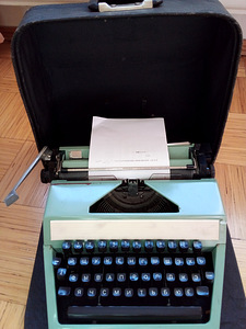 Kirjutusmasin "Moskva" koos passiga